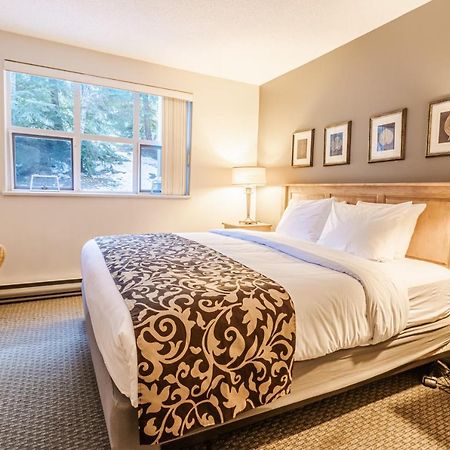Snowbird Townhouses By Elevate Vacations Whistler Eksteriør billede