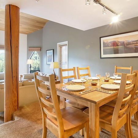 Snowbird Townhouses By Elevate Vacations Whistler Eksteriør billede