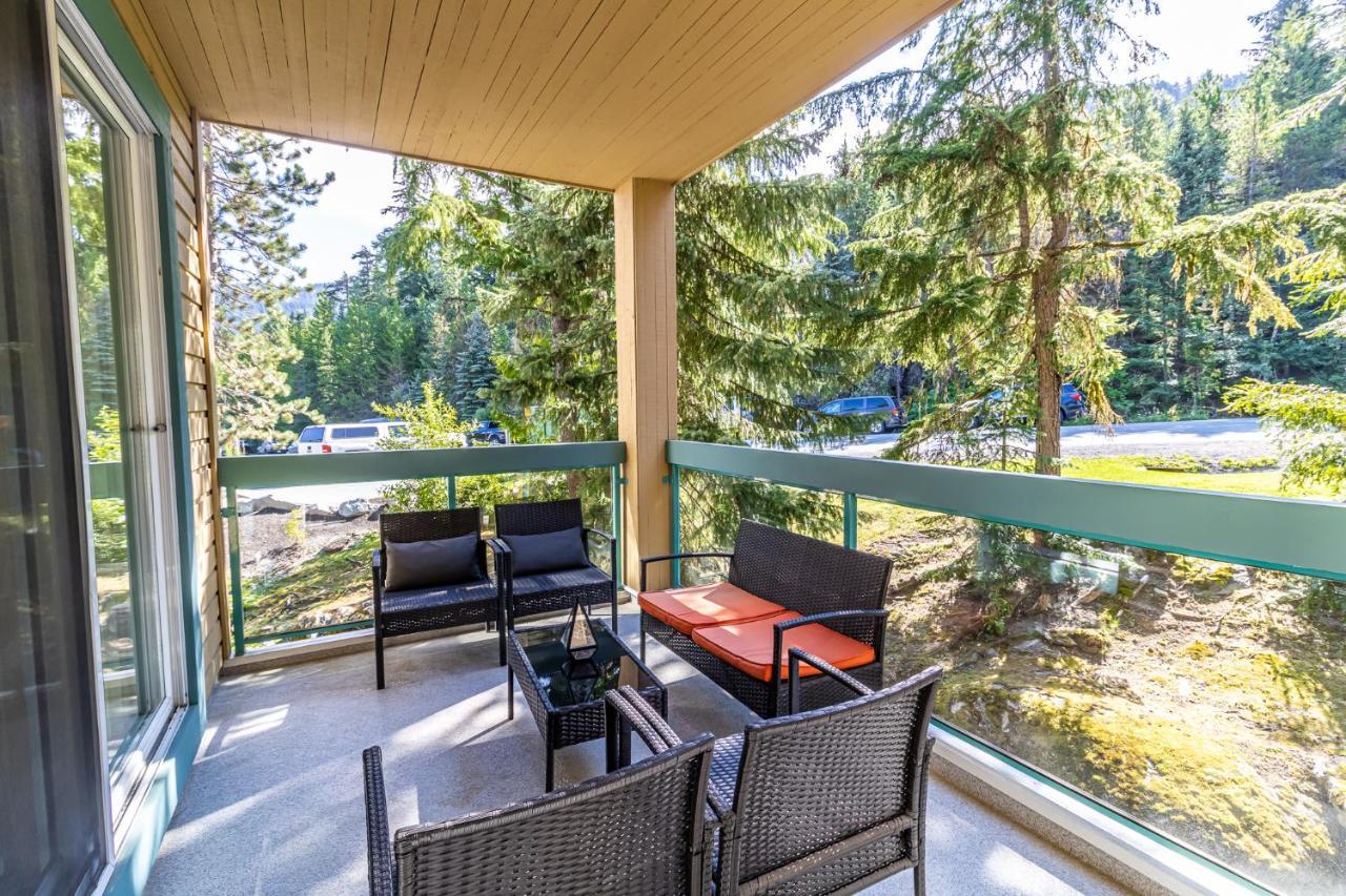 Snowbird Townhouses By Elevate Vacations Whistler Eksteriør billede