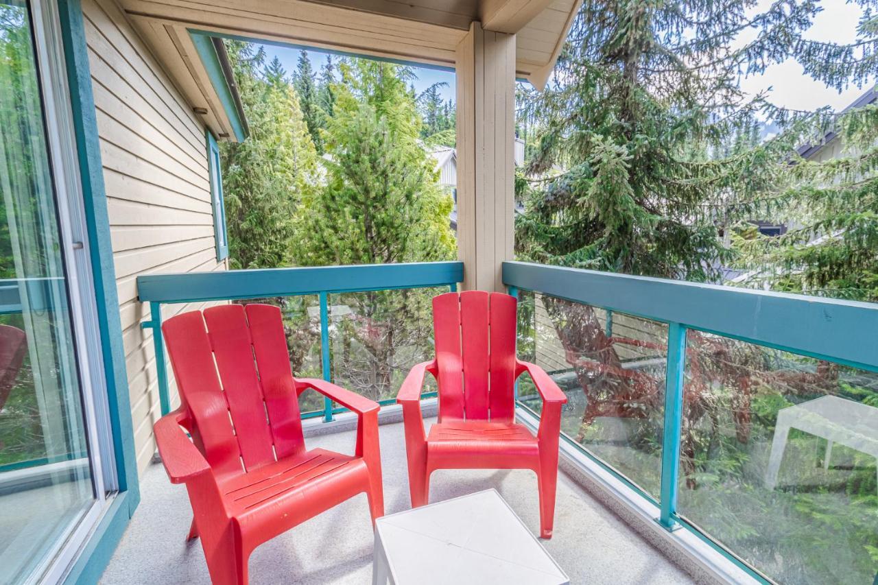 Snowbird Townhouses By Elevate Vacations Whistler Eksteriør billede
