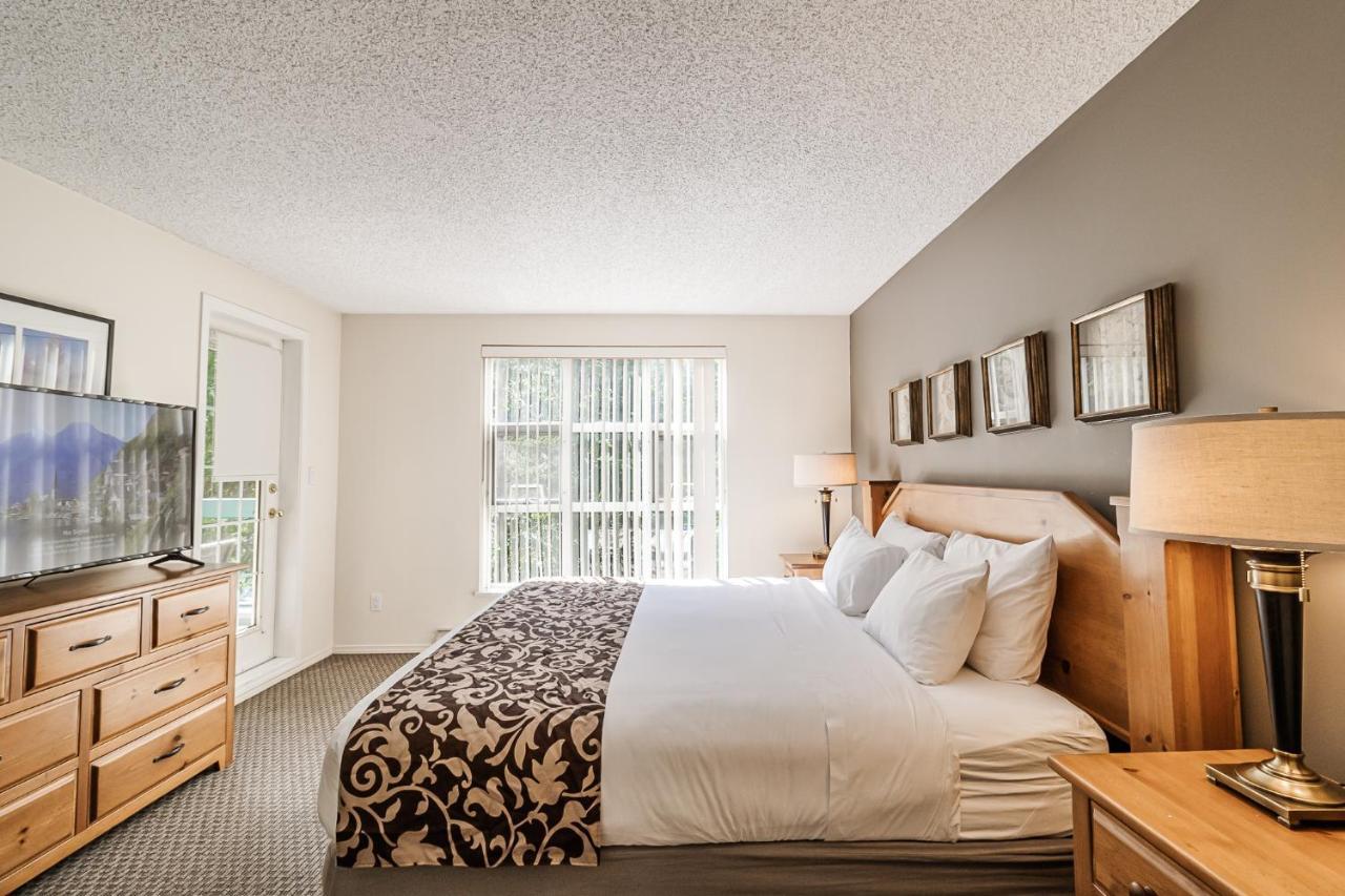 Snowbird Townhouses By Elevate Vacations Whistler Eksteriør billede