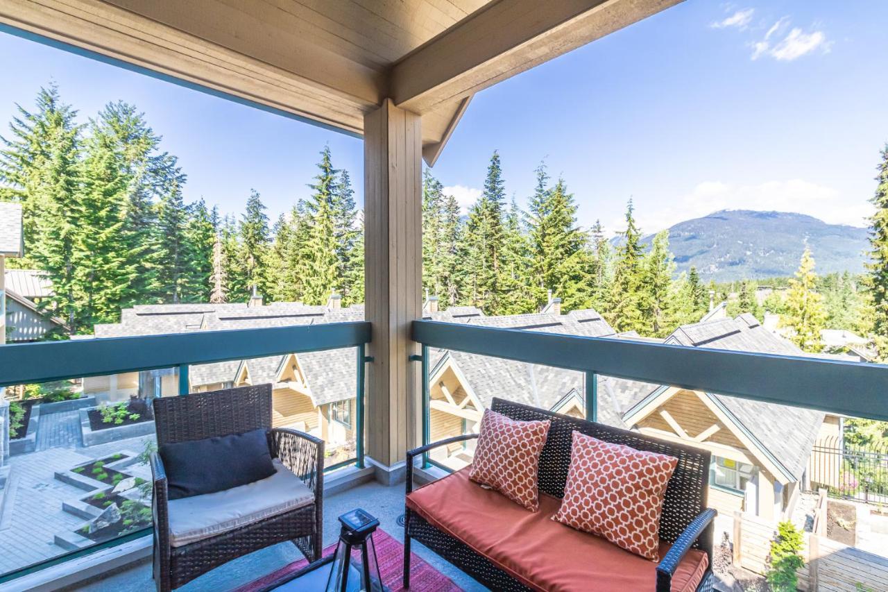 Snowbird Townhouses By Elevate Vacations Whistler Eksteriør billede