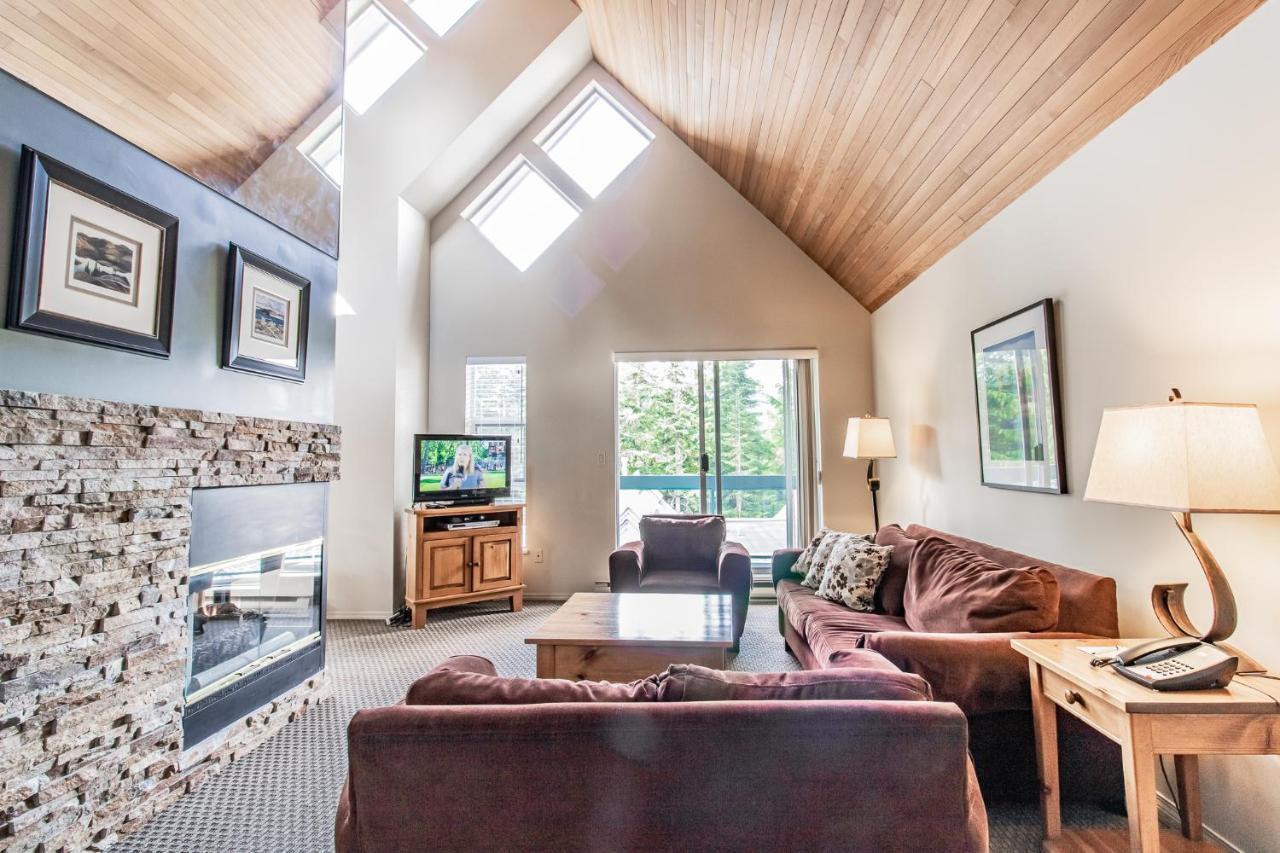 Snowbird Townhouses By Elevate Vacations Whistler Eksteriør billede