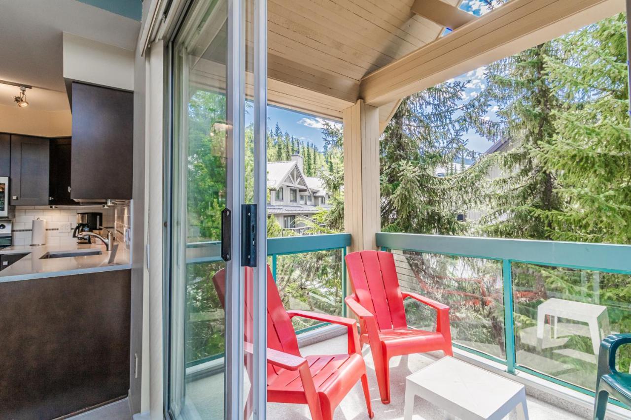 Snowbird Townhouses By Elevate Vacations Whistler Eksteriør billede