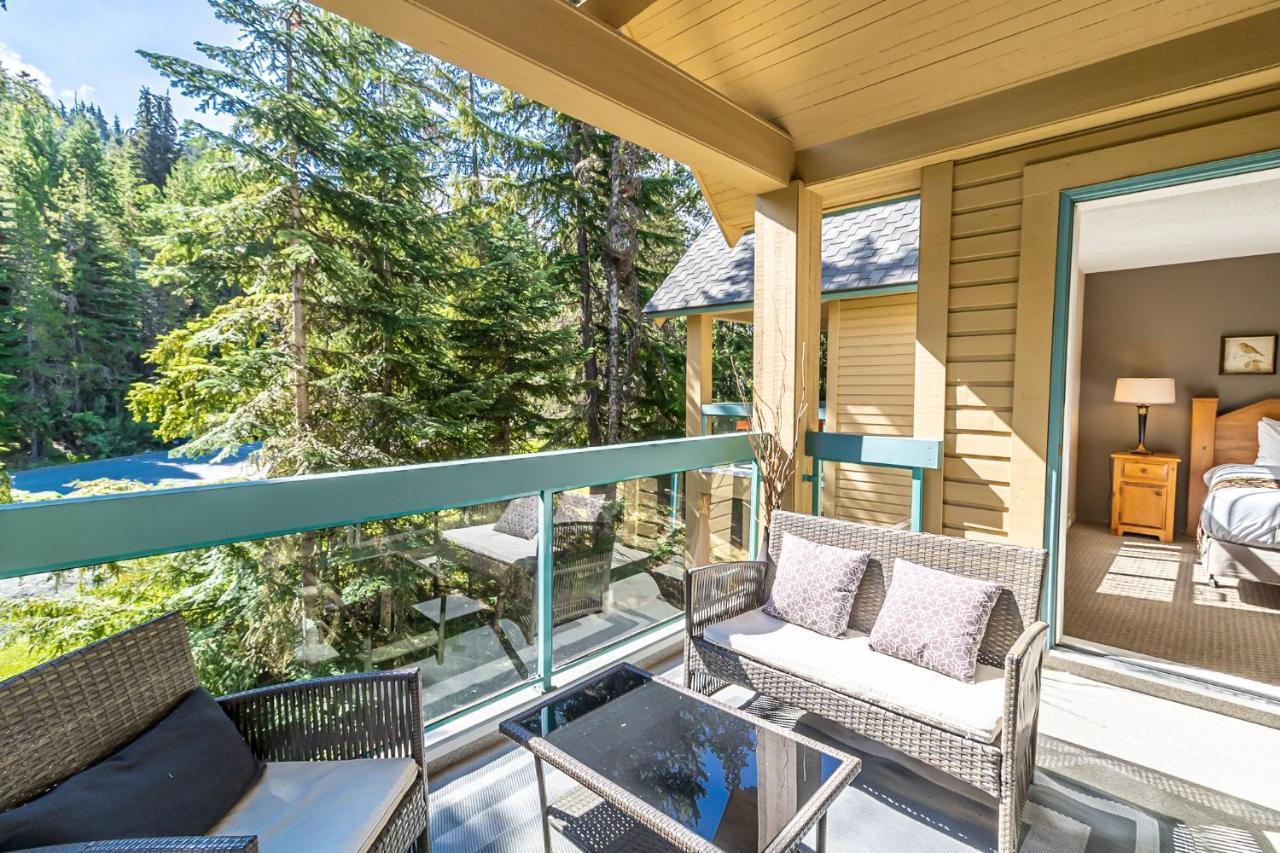 Snowbird Townhouses By Elevate Vacations Whistler Eksteriør billede