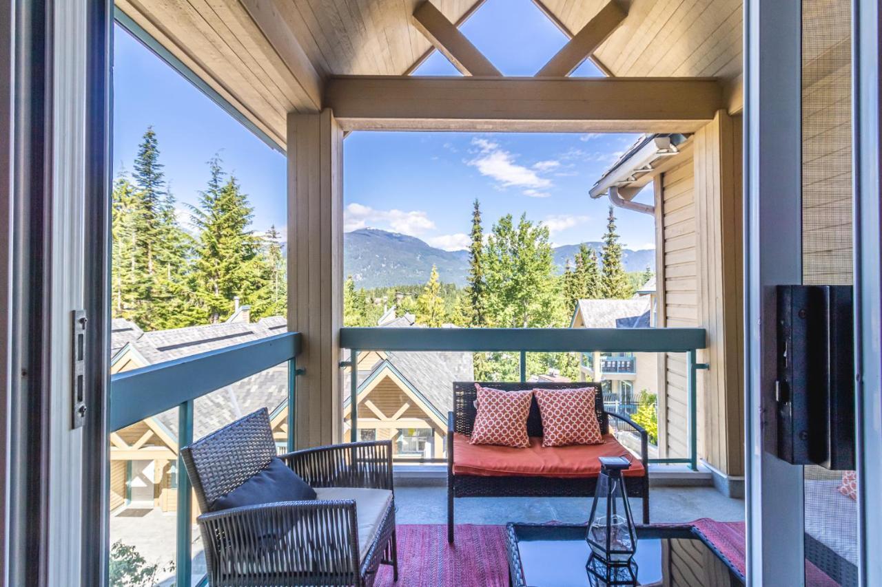 Snowbird Townhouses By Elevate Vacations Whistler Eksteriør billede