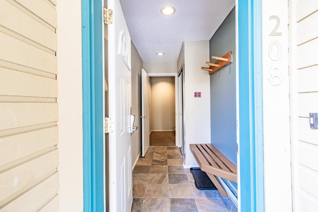 Snowbird Townhouses By Elevate Vacations Whistler Eksteriør billede