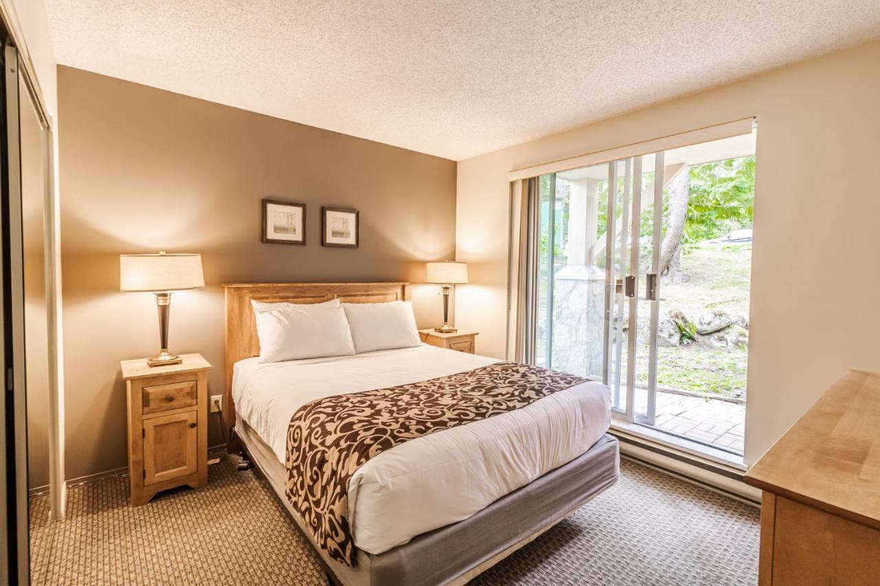 Snowbird Townhouses By Elevate Vacations Whistler Eksteriør billede