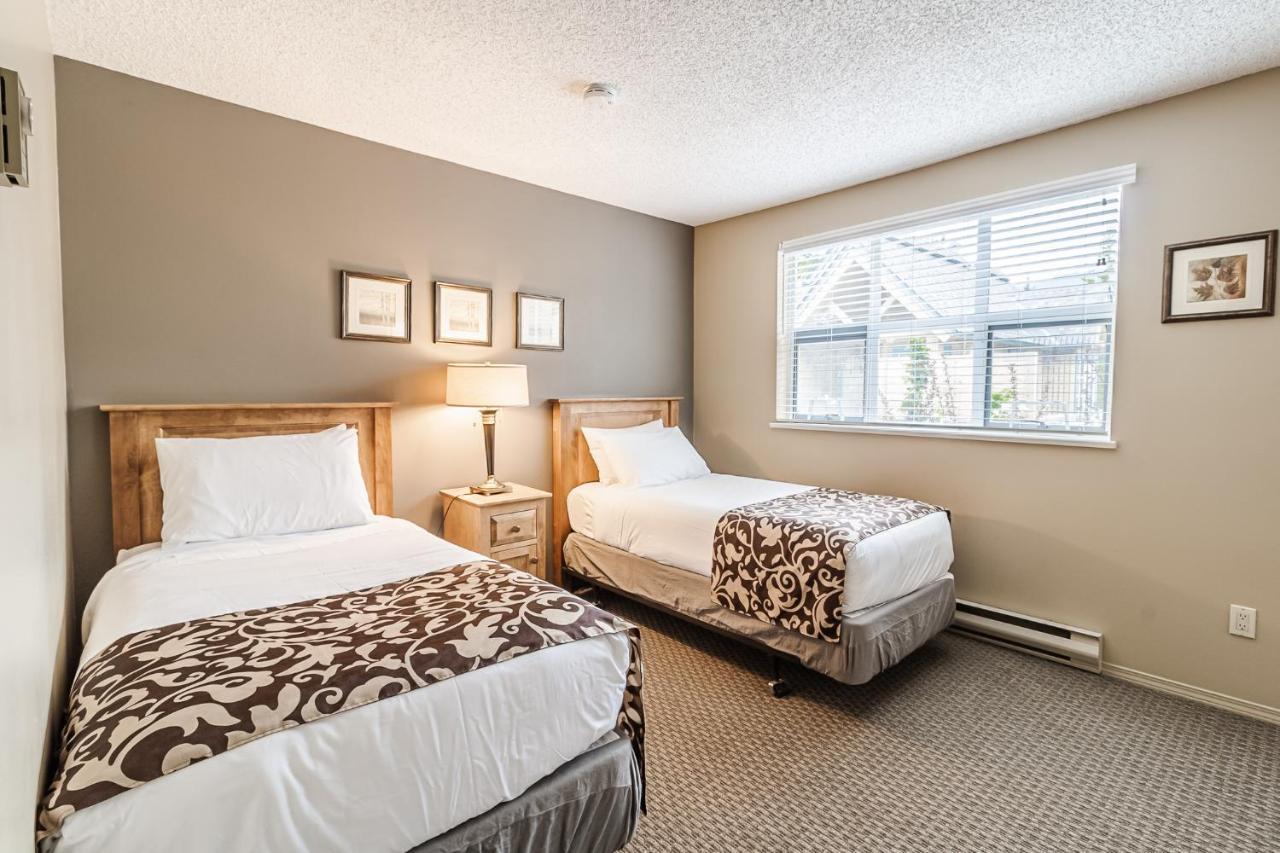 Snowbird Townhouses By Elevate Vacations Whistler Eksteriør billede