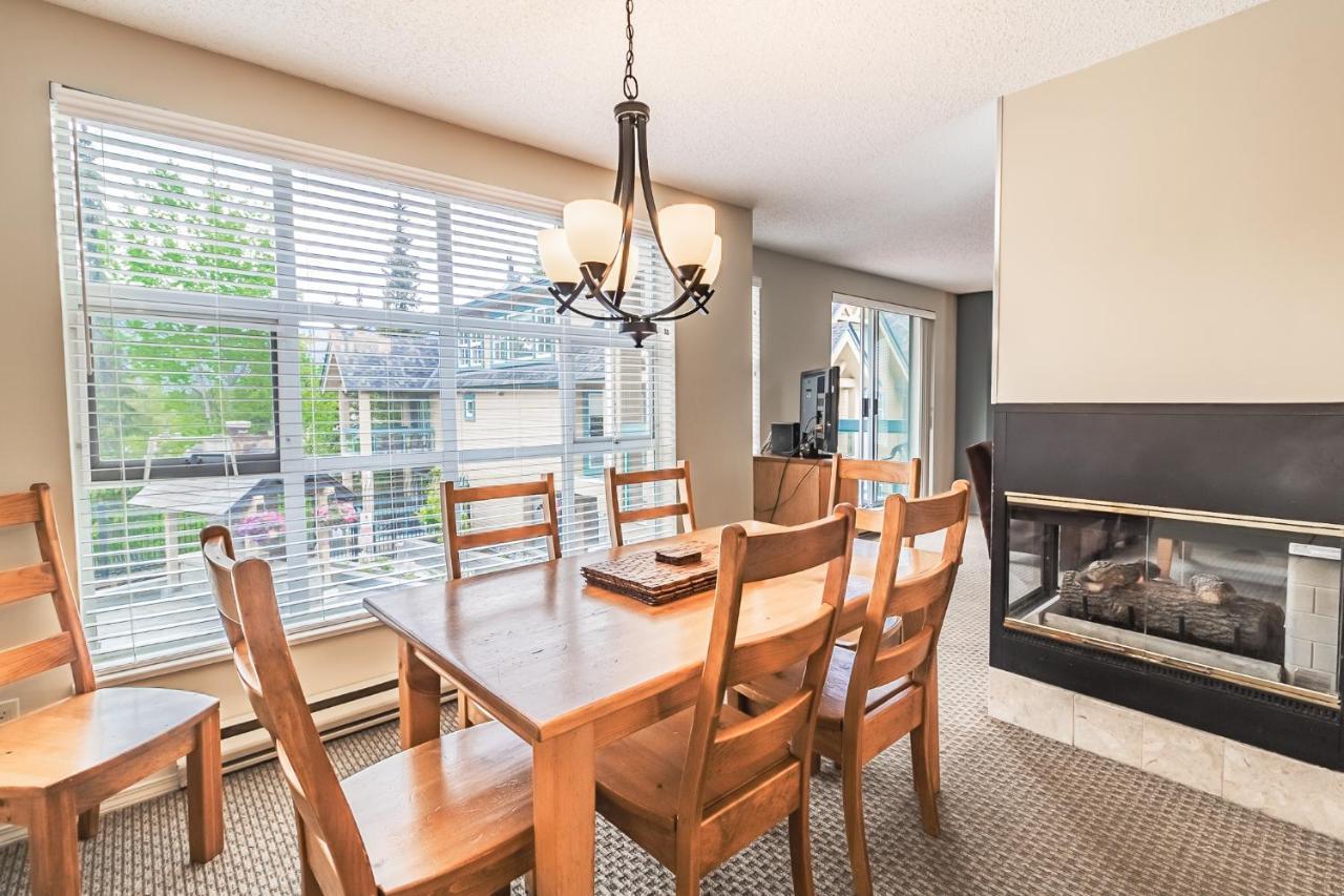 Snowbird Townhouses By Elevate Vacations Whistler Eksteriør billede