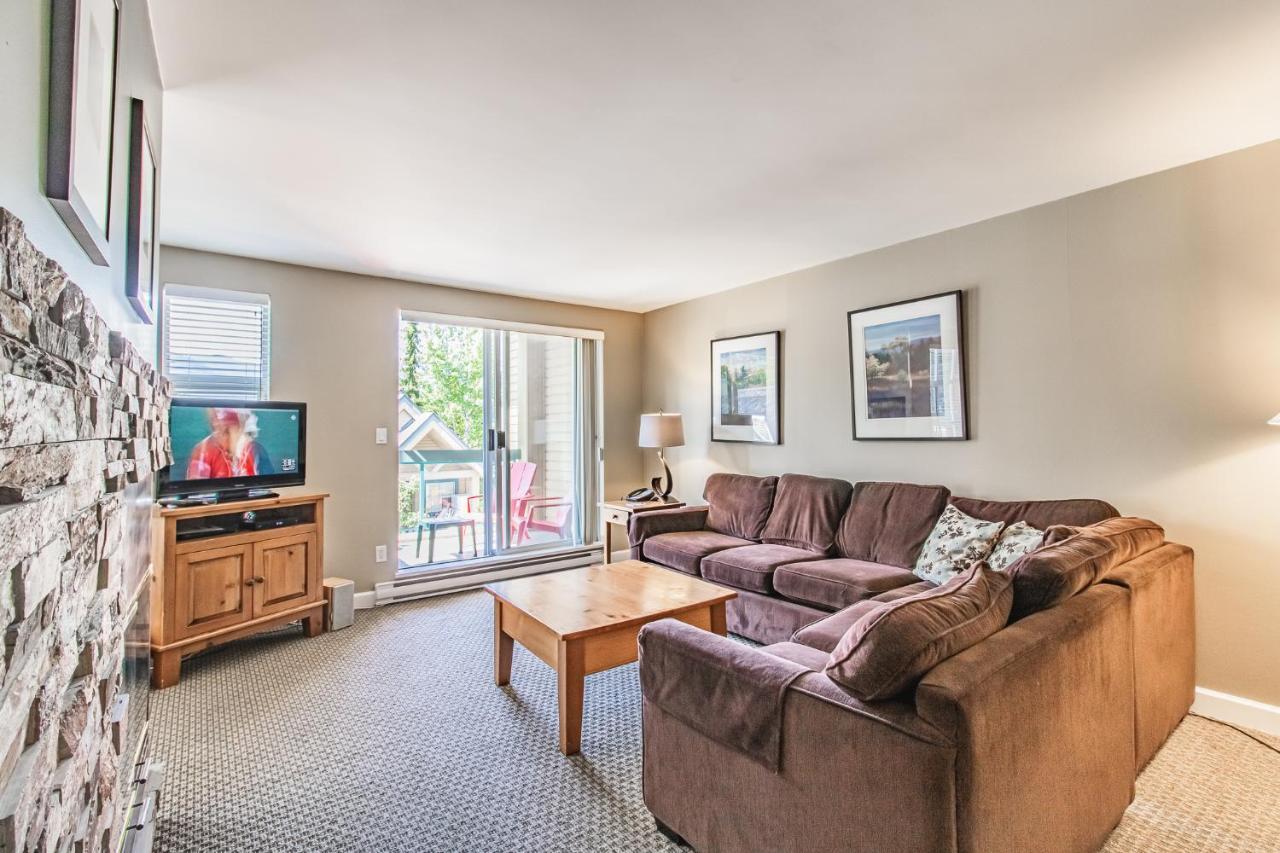 Snowbird Townhouses By Elevate Vacations Whistler Eksteriør billede