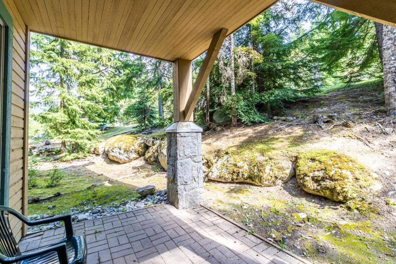 Snowbird Townhouses By Elevate Vacations Whistler Eksteriør billede