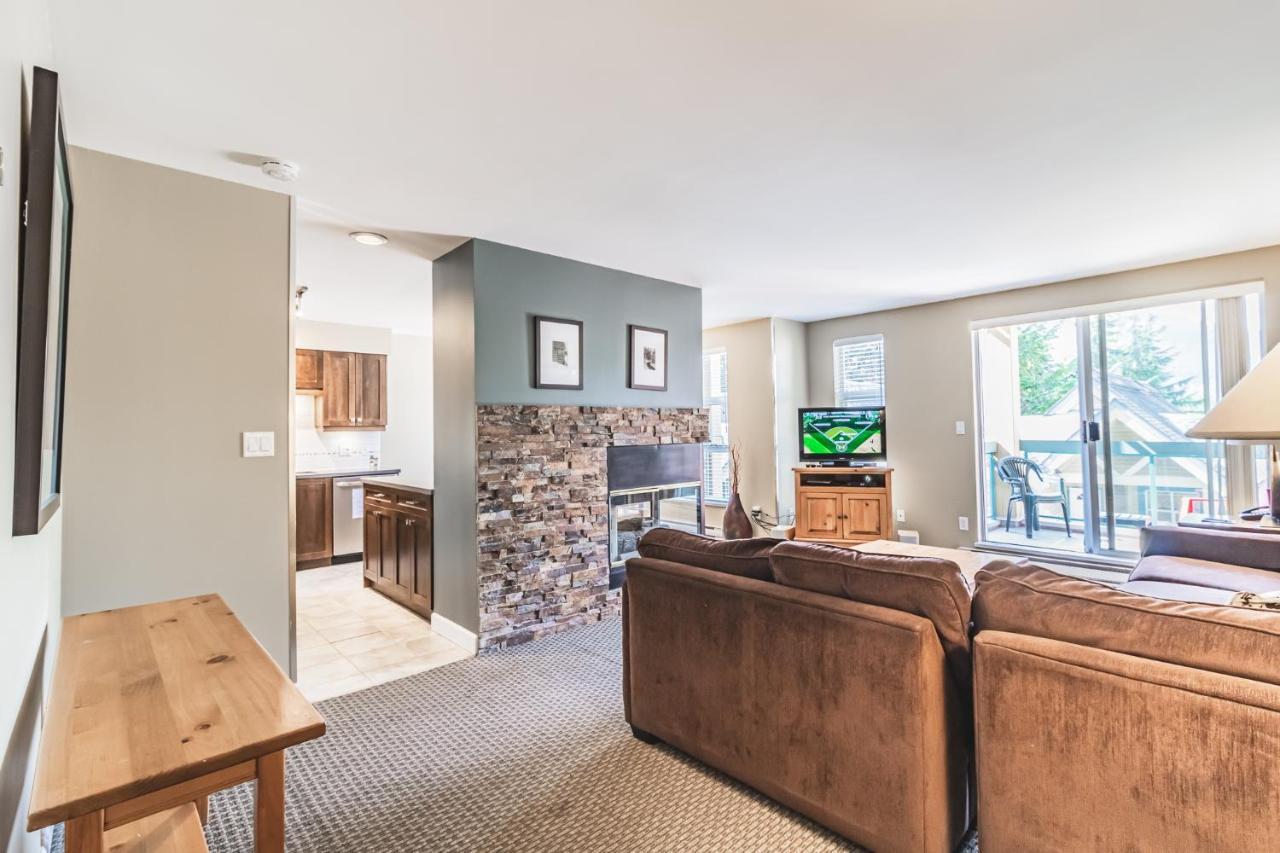 Snowbird Townhouses By Elevate Vacations Whistler Eksteriør billede