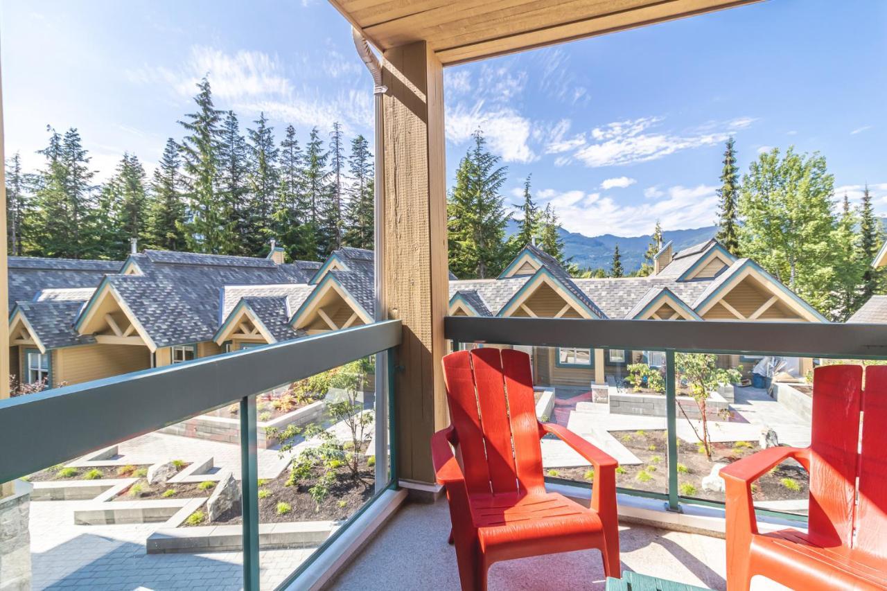 Snowbird Townhouses By Elevate Vacations Whistler Eksteriør billede