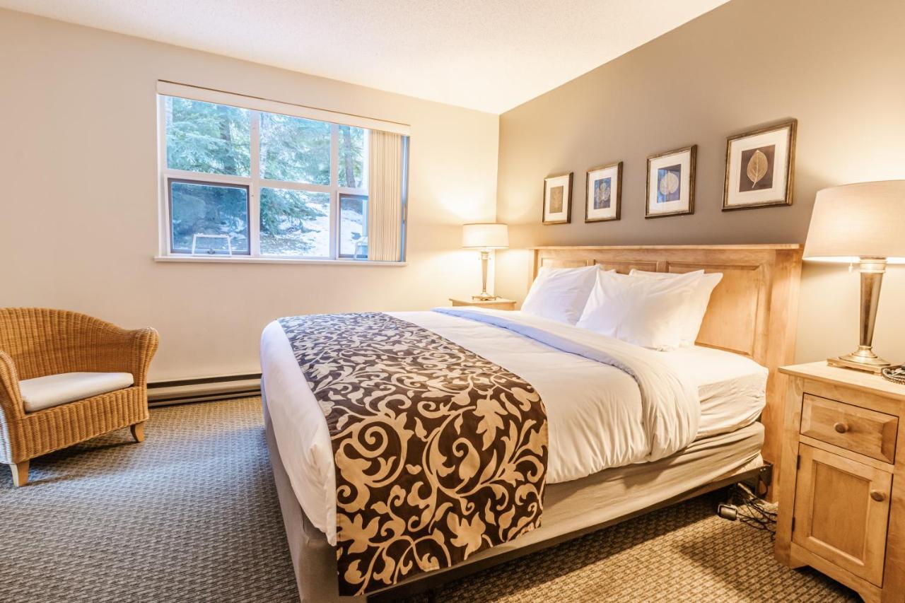 Snowbird Townhouses By Elevate Vacations Whistler Eksteriør billede