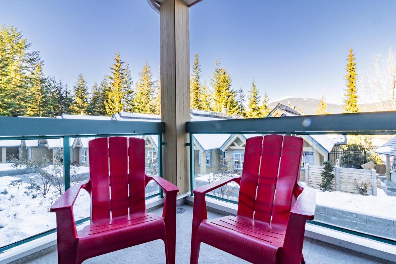 Snowbird Townhouses By Elevate Vacations Whistler Eksteriør billede