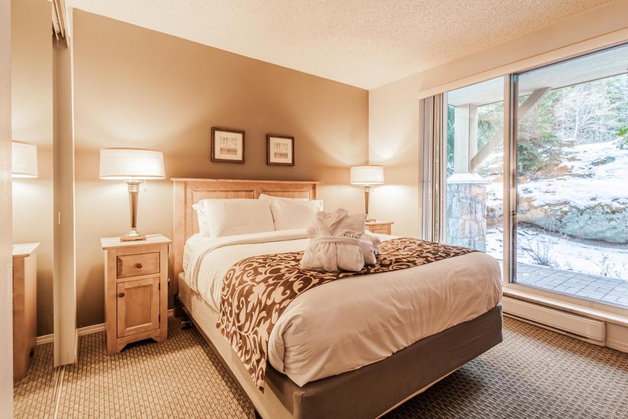 Snowbird Townhouses By Elevate Vacations Whistler Eksteriør billede