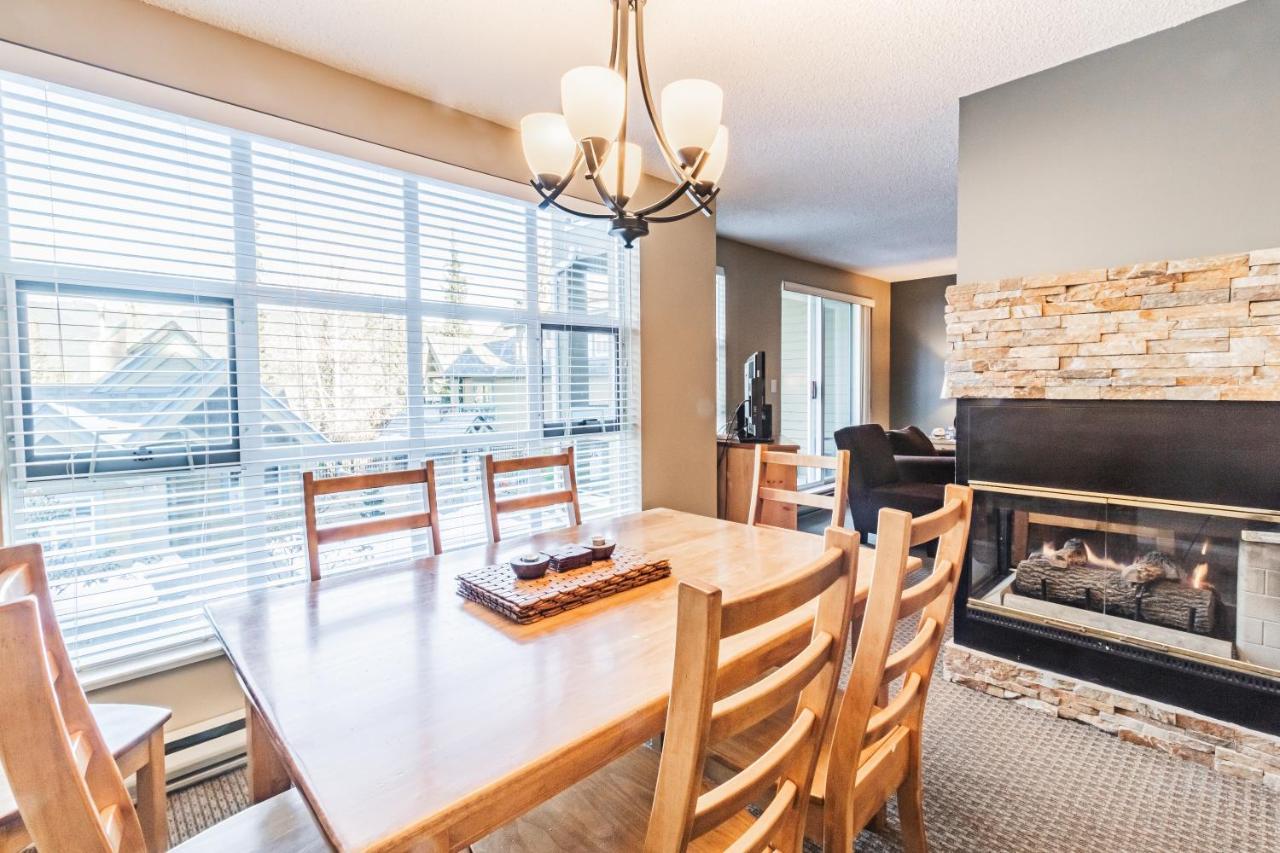 Snowbird Townhouses By Elevate Vacations Whistler Eksteriør billede