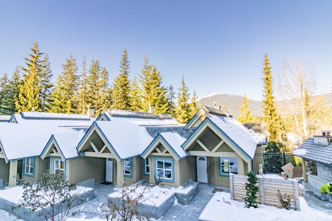 Snowbird Townhouses By Elevate Vacations Whistler Eksteriør billede