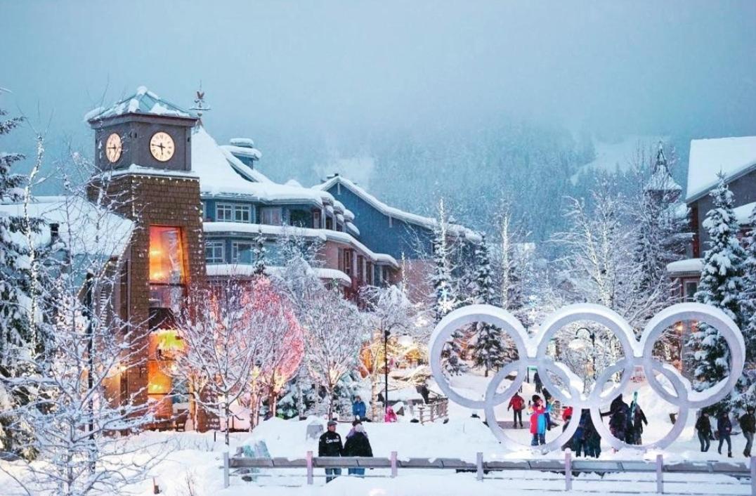 Snowbird Townhouses By Elevate Vacations Whistler Eksteriør billede